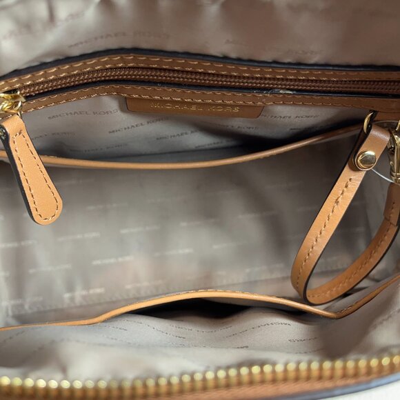 Michael Kors Gold and White leather satchel bag - Picture 6 of 12